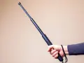 Pałka teleskopowa w Polsce: Kiedy legalna, a kiedy broń?