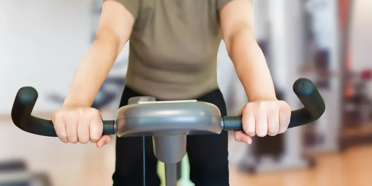 Ile kalorii spala CrossFit? Ekspert radzi, jak schudnąć