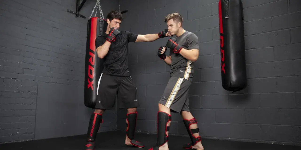 Boks czy MMA? Ekspert radzi, co wybrać na początek