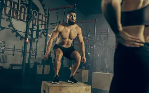 CrossFit w domu: Siła bez siłowni? Zacznij bezpiecznie i efektywnie!