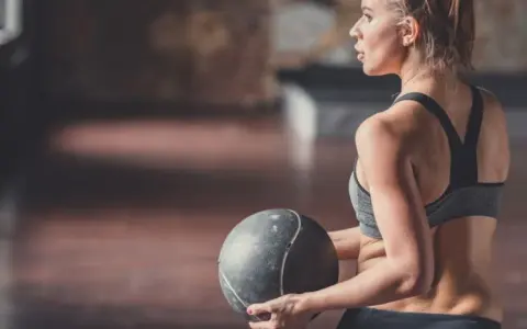 CrossFit: Co to jest? Zasady, korzyści i jak zacząć bezpiecznie!