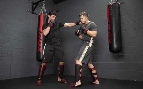 Boks czy MMA? Ekspert radzi, co wybrać na początek