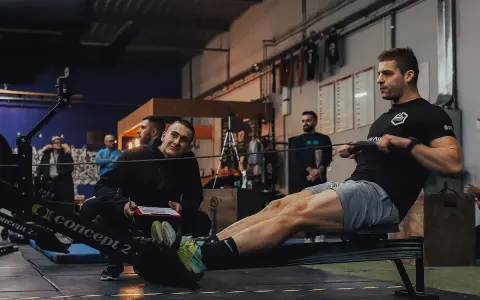 CrossFit czy siłownia? Wybierz idealny trening dla siebie!