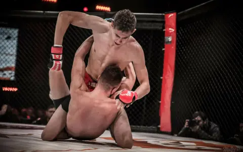 Waga półciężka: Ile kg w MMA i boksie? Zaskakujące różnice!
