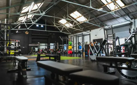 CrossFit Warszawa: Jak wybrać idealny box? Twój przewodnik