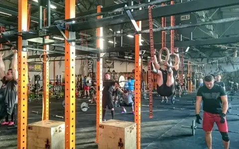 CrossFit Wrocław: Gdzie zacząć? Pełny przewodnik po boxach i cenach.