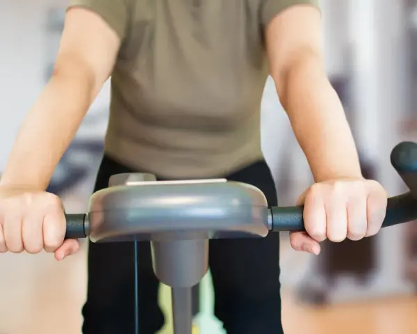 Ile kalorii spala CrossFit? Ekspert radzi, jak schudnąć