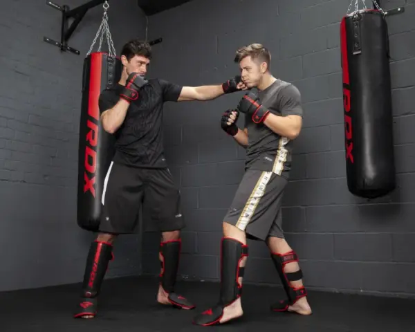 Boks czy MMA? Ekspert radzi, co wybrać na początek