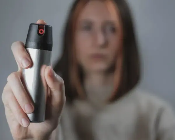 Gaz pieprzowy DIY: Czy warto ryzykować? Przepis i prawo