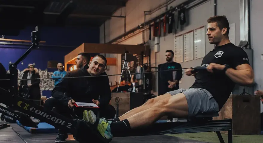 CrossFit czy siłownia? Wybierz idealny trening dla siebie!