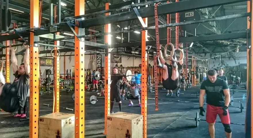 CrossFit Wrocław: Gdzie zacząć? Pełny przewodnik po boxach i cenach.