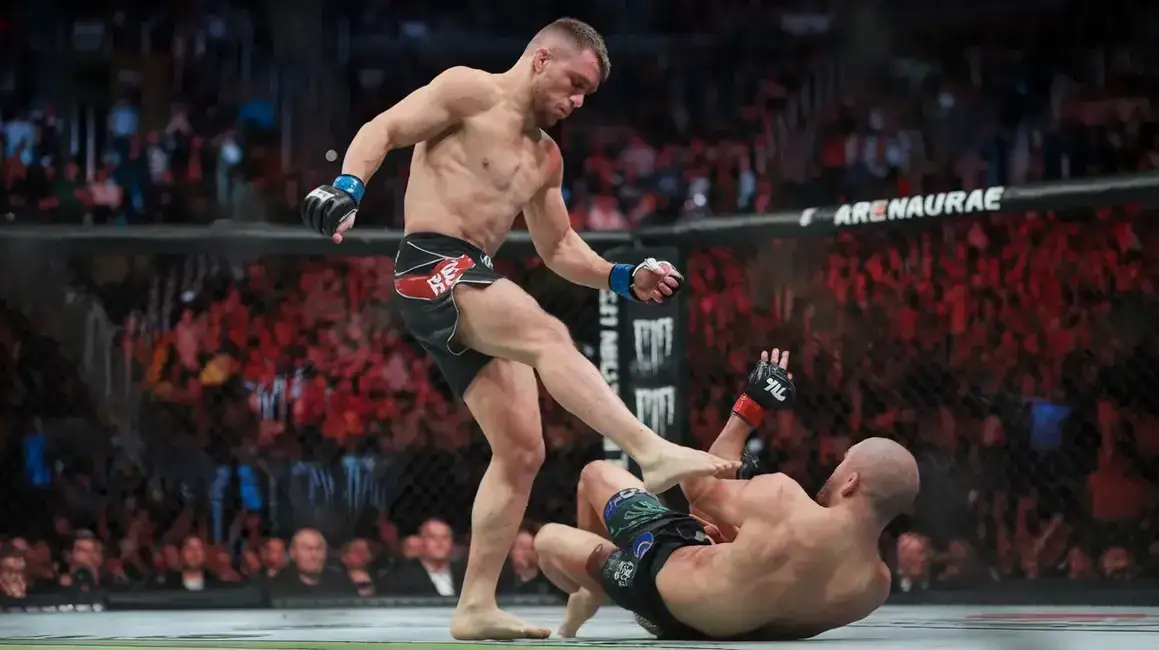 MMA zawodnik techniki stójka zapasy parter