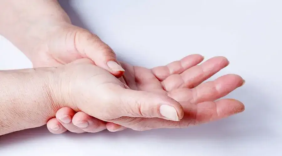 Ćwiczenia rehabilitacyjne zespołu Sudecka dłoń