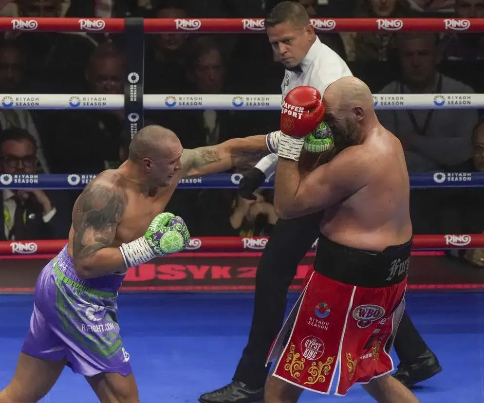 Fury Usyk walka w ringu po werdykcie